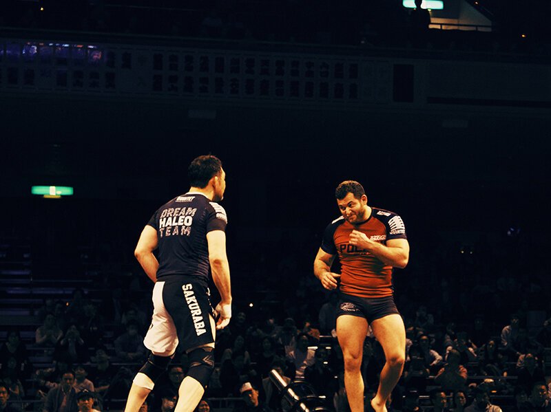 Dan ‘The Raspberry Ape’ Strauss grapples Sakuraba, ‘The Gracie Killer’.